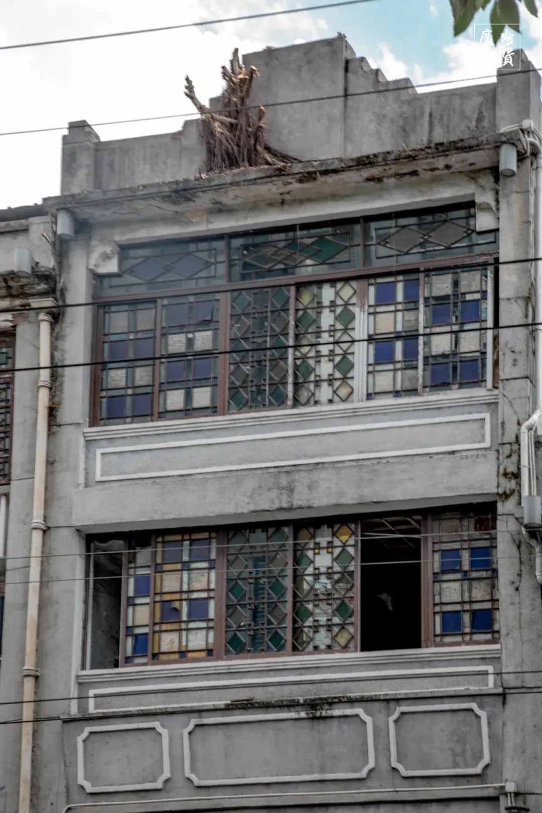 就连西关大屋的满洲窗风格,也被引入到这些骑楼中75骑楼上昔日豪华