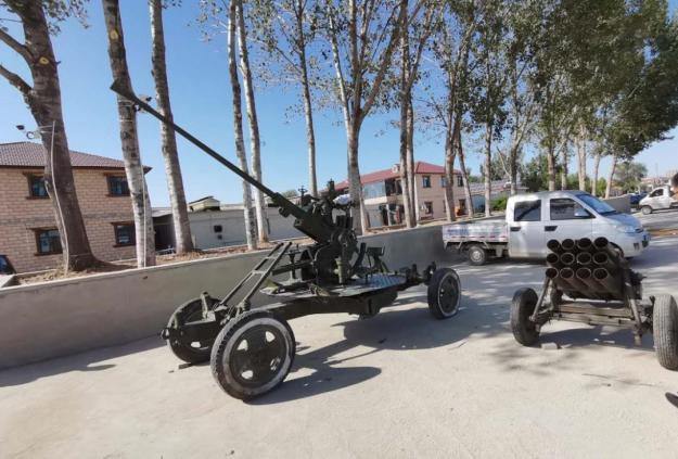 参加活动的网络新媒体人士还乘车游览了沧州捷地炮楼遗址和御碑苑景区