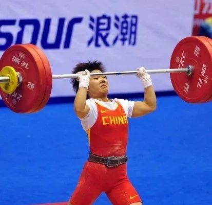 湘潭在线一举拿下中国主持人"金话筒奖" 王燕 《寻情记》里王燕让人