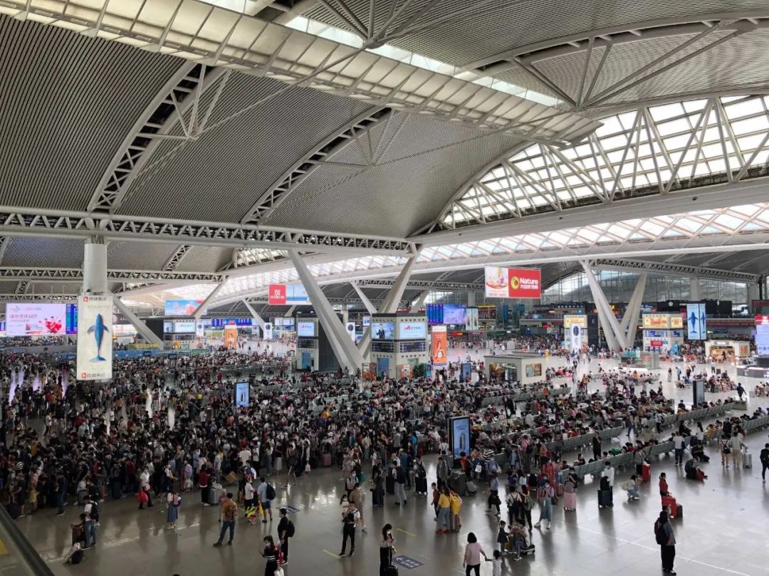 广州南站今天或迎最高客流,切勿掐点乘车!