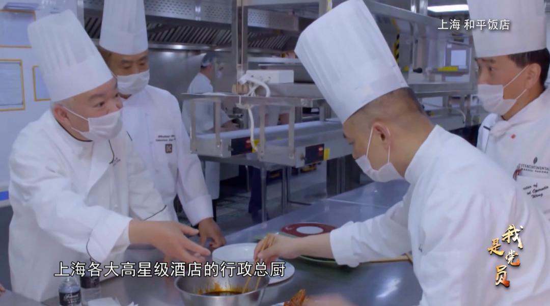 组织集团总厨,研制5批30000多份特色菜肴,先后5次安排专人和专车,送达