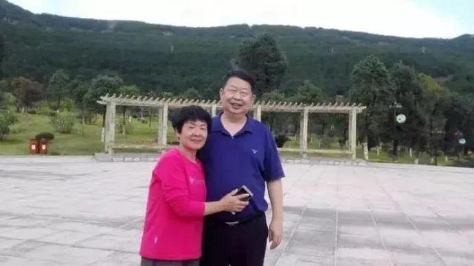 63岁金矿大王娶38岁“投行女”，2月前分给儿子一半身家