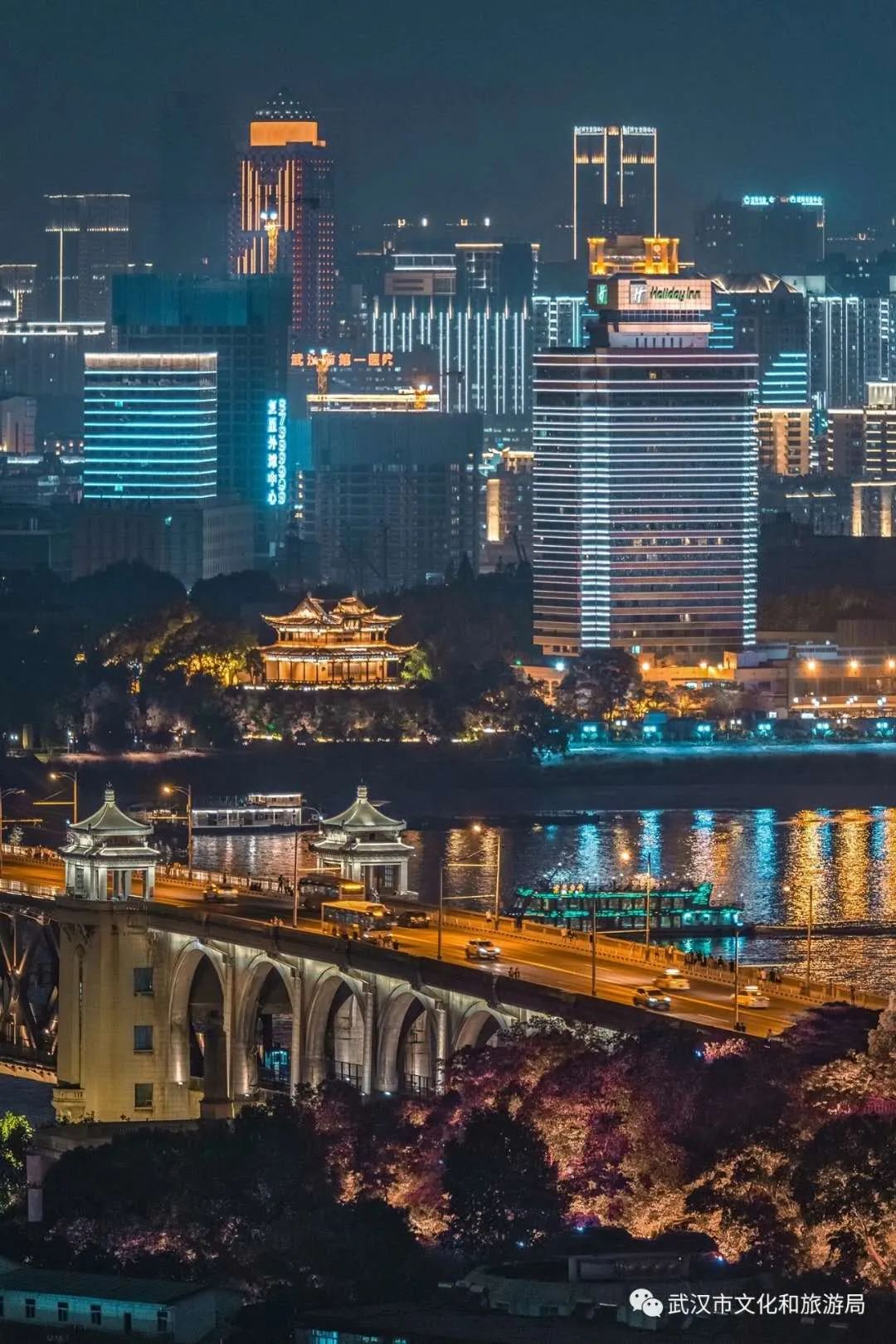 刚刚武汉人度过了一个震撼世界的小长假