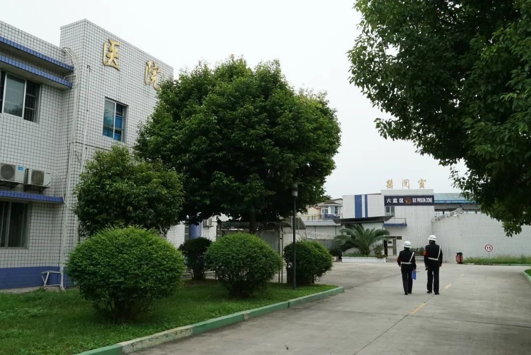 向节日里坚守岗位的战友们致敬 !