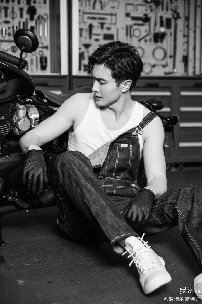 1米98块腹肌混血颜这个被杨幂pick的男神太酷了