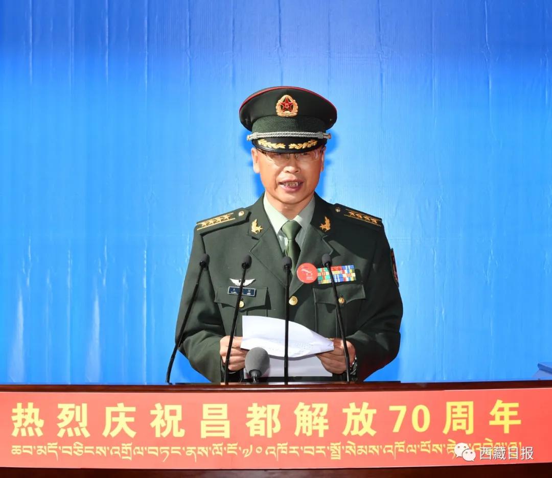 这是昌都军分区政治委员王晓军在大会上发言.