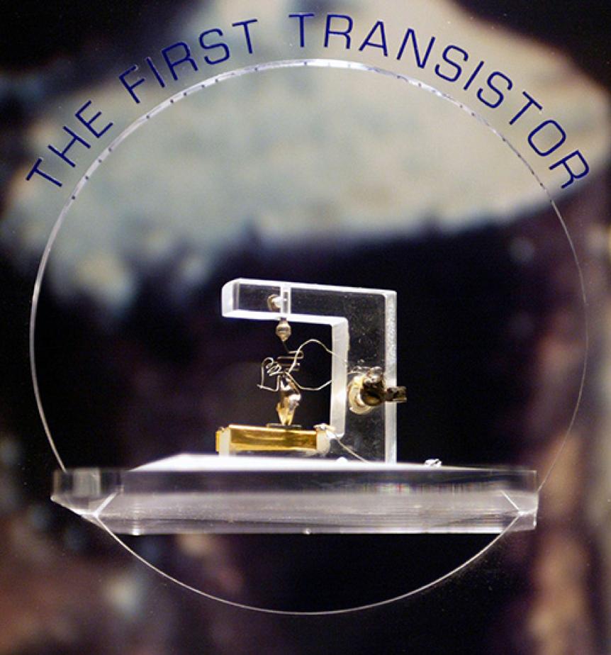 11日拍摄的美国新泽西州默里山贝尔实验室博物馆内的世界第一个晶体管