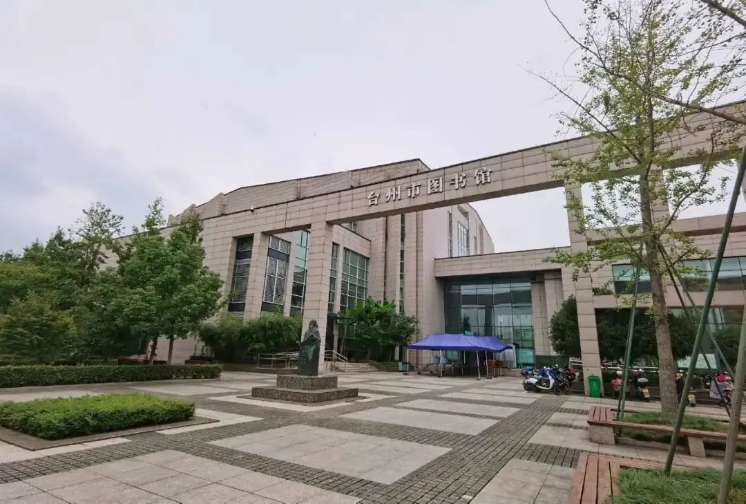 赞!用台州社保卡到市图书馆可以免费借书啦