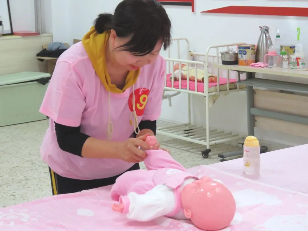 来看家政育婴员精彩炫技大比评