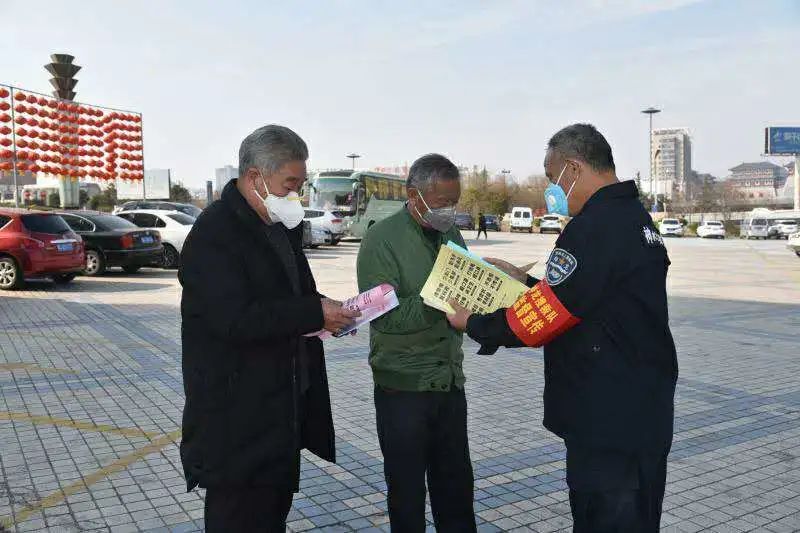 近日,老城辖区群众,退休警察任忠信在"我推荐,我评议