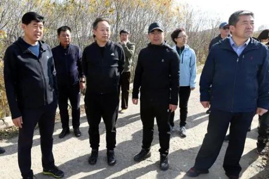 市领导陈延良,宫运生,徐连斌及相关部门负责同志参加调研.