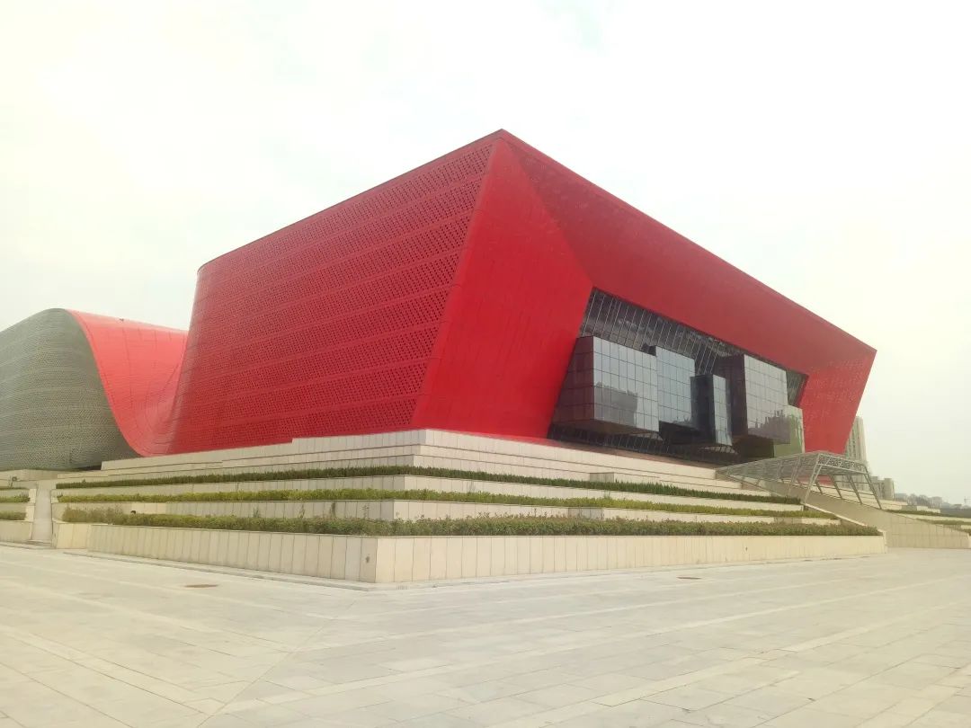 市科技馆,工人文化宫,青少年活动中心,戏曲艺术展示馆,美术馆相继投入