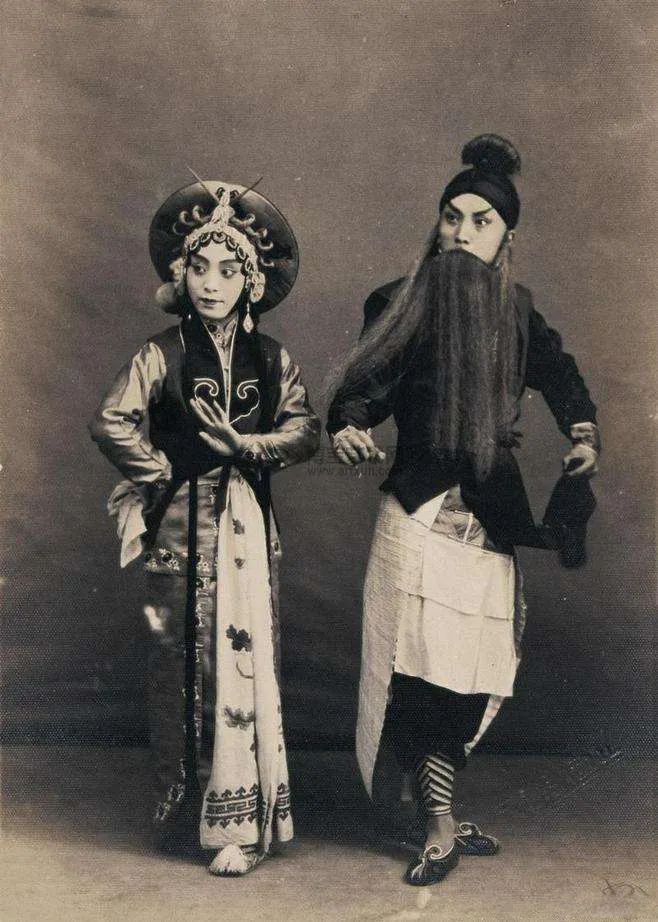 京剧《打渔杀家》李少春饰萧恩侯玉兰饰萧桂英昔日的梁山好汉,晚景