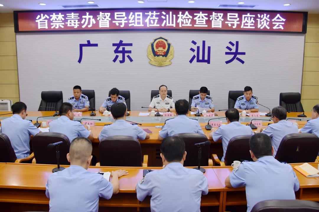 汕头市公安局党委副书记,常务副局长蔡锦荣,市公安局党委委员,副局长