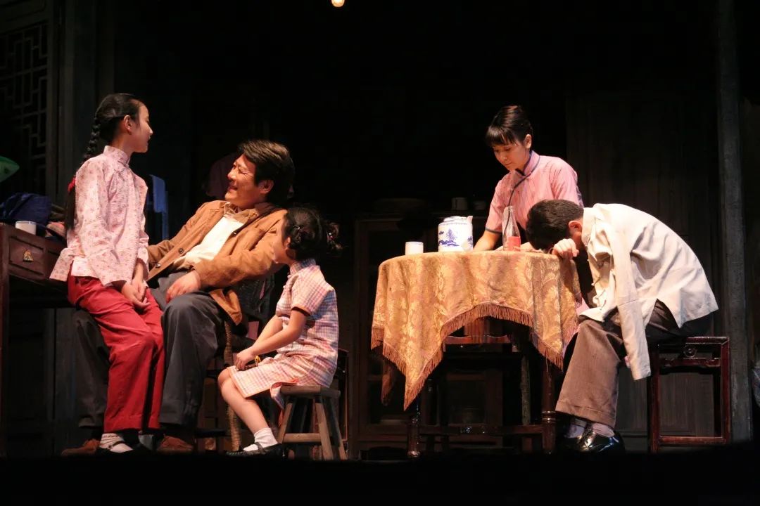 纪念夏衍诞辰120周年用一部话剧的时间带你穿越回老上海的弄堂生活