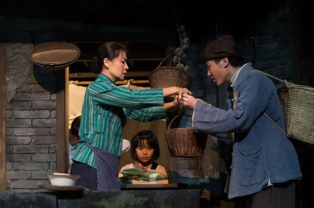 纪念夏衍诞辰120周年用一部话剧的时间带你穿越回老上海的弄堂生活