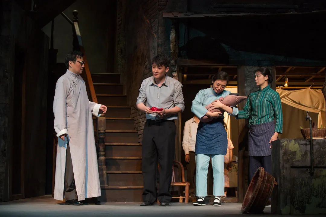 纪念夏衍诞辰120周年用一部话剧的时间带你穿越回老上海的弄堂生活