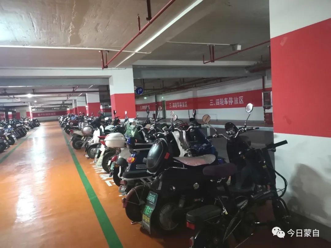 目前南湖荟可供非机动车停放的地下停车场有两处,一处由南湖南路段