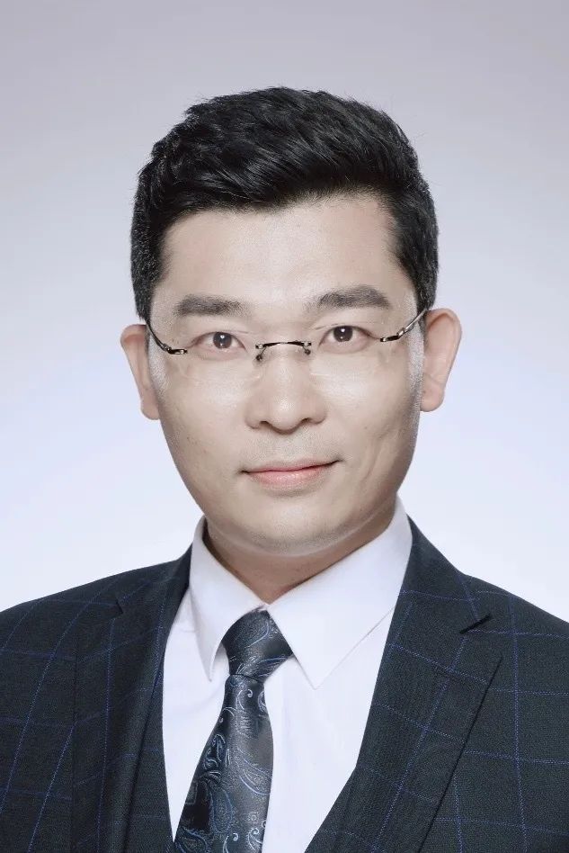 顺序)演员推介音效设计:李元尧 孔祥博道具设计:吴庆虎舞美设计:李珲