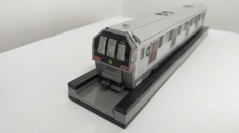 5cm售价:99元/个由247颗积木拼装而成以石家庄地铁1号线列车为模型1号