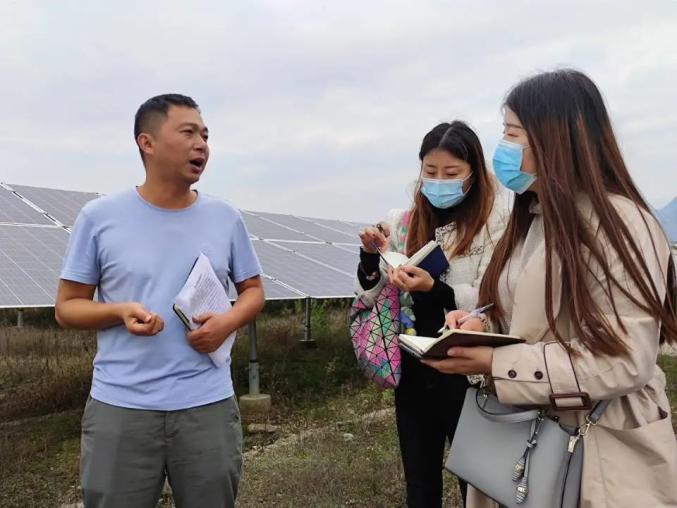 采访团将兵分两路,实地采访产业扶贫基地,扶贫车间,脱贫典型等,深入