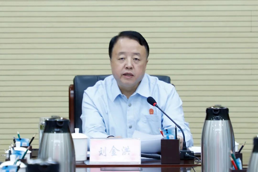 会上,院党组书记,院长刘金洪作动员讲话,就开展这次大讨论活动的意义