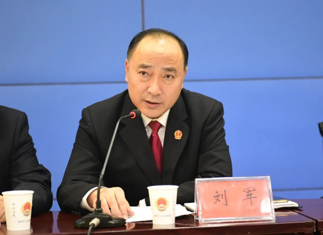 刘建刚宣读了《襄州区人民法院关于落实〈最高人民法院办公厅关于开展