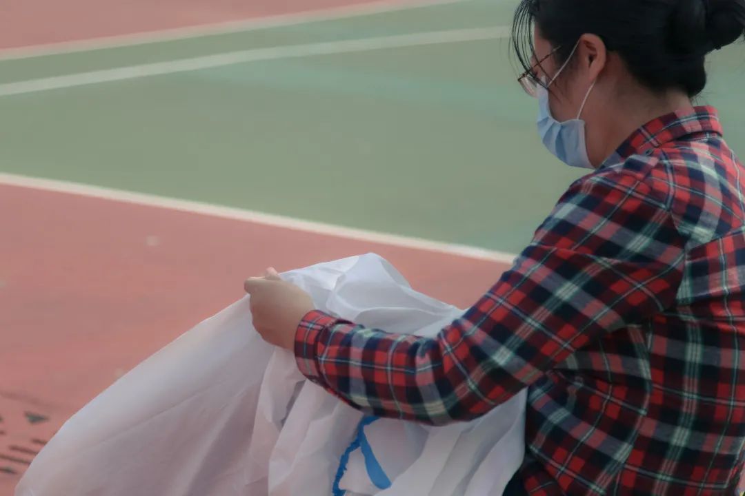 我们共抗疫情,共克时艰!