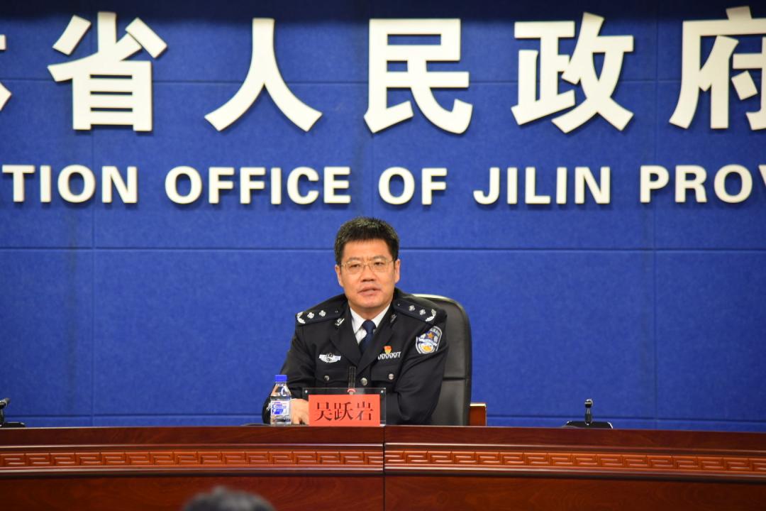 针对刻制公章环节,省公安厅副厅长吴跃岩表示:引导0.