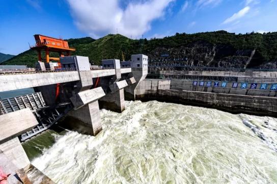 "8月30日13时50分,随着指挥长一声指令,汉江白河(夹河)水电站第三台