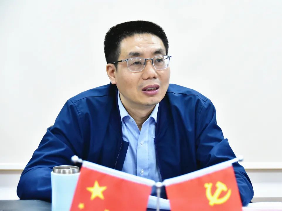 区委常委,副区长王益洋赴区房管局开展工作调研