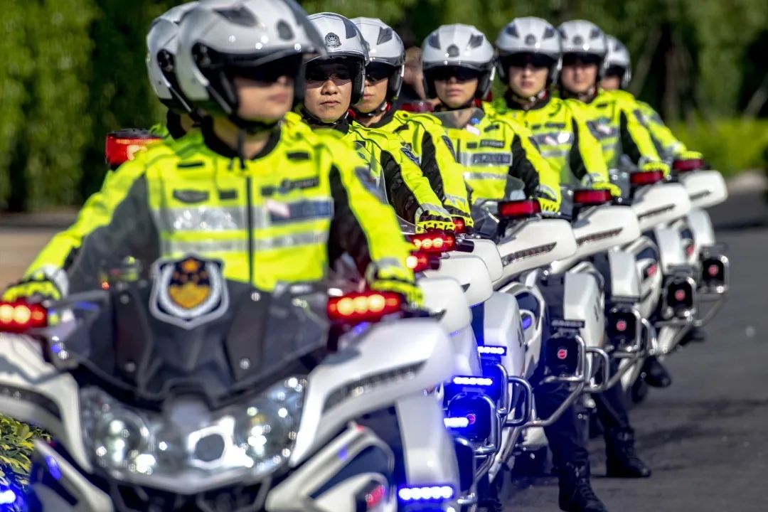 帅爆了福州骑警酷炫亮相数字峰会