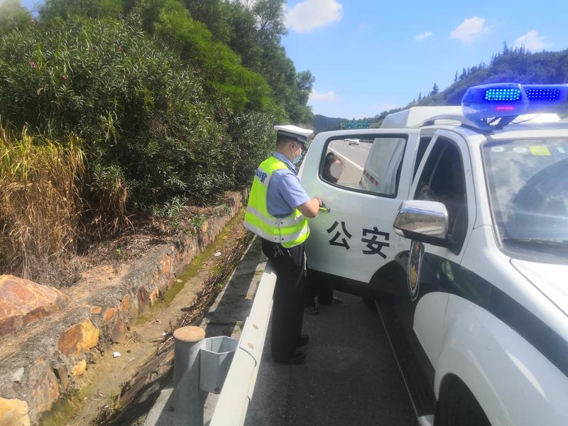 国庆我在岗|福州高速交警执勤路上的那些暖心事儿