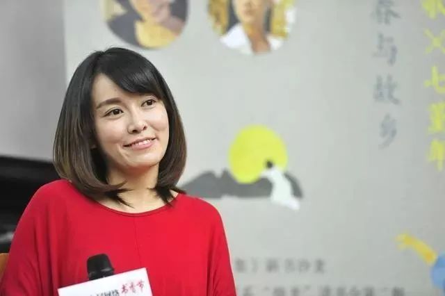 张悦然,曾获第三届新概念作文大赛一等奖,现为中国人民大学文学院讲师