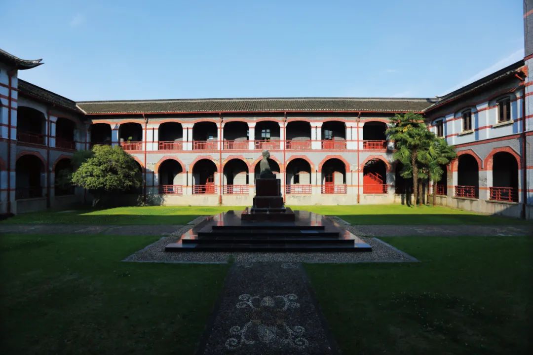 秋天第一美万航渡路1575号