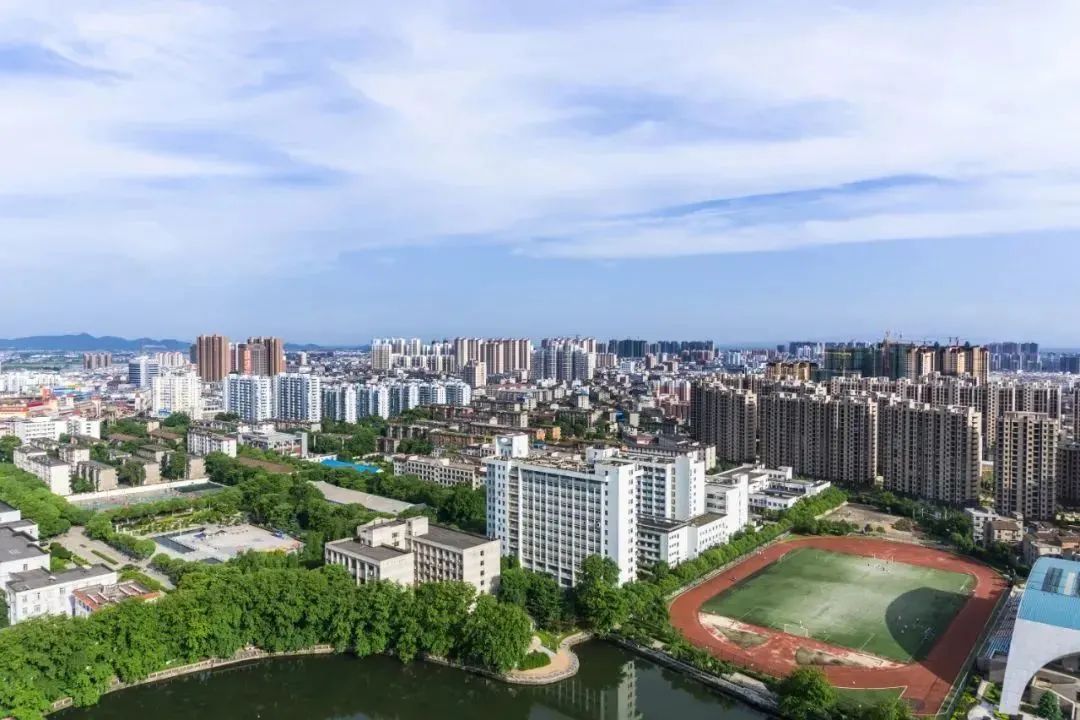 东华理工大学长江学院于2002年在东华理工大学南昌校区正式创建,开展