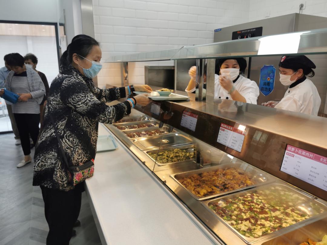 刷脸吃饭智能计费定向补助浦东这个社区食堂不一般