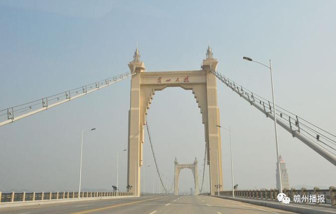 赣州南河大桥跳桥图片