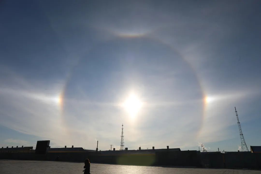 魅力漠河好美神州北极漠河惊现日晕和环天顶弧奇观