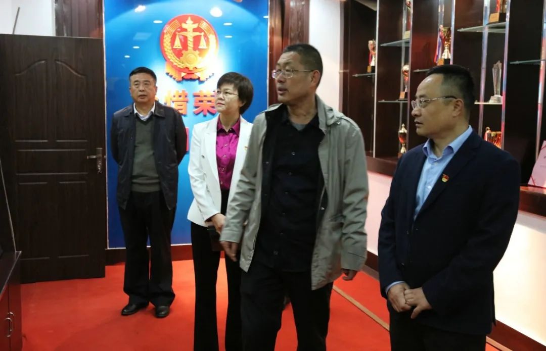 县委政法委常务副书记,县信访局局长赵春丽,县法院党组书记,院长张建