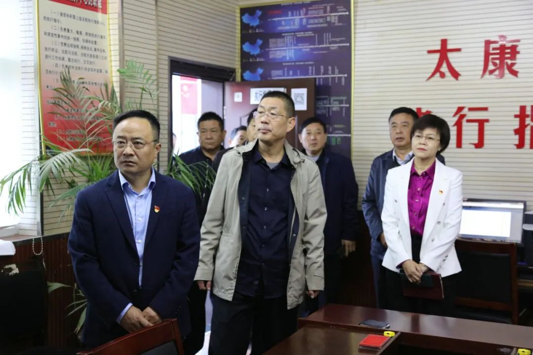 县委政法委常务副书记,县信访局局长赵春丽,县法院党组书记,院长张建