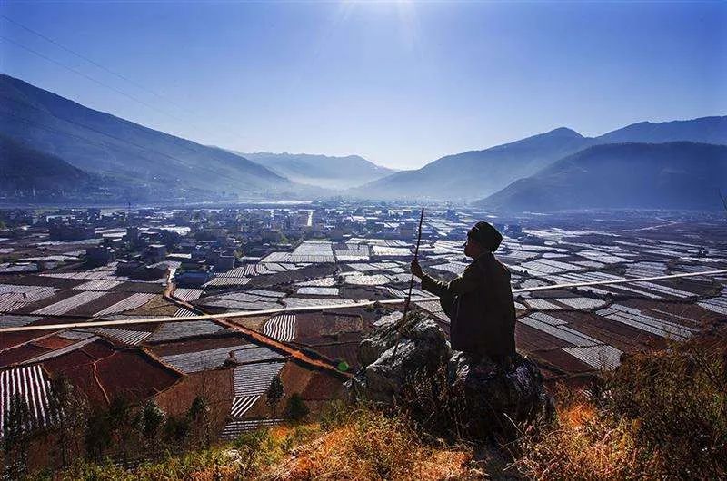 大凉山深度贫困县易地扶贫搬迁新村见闻