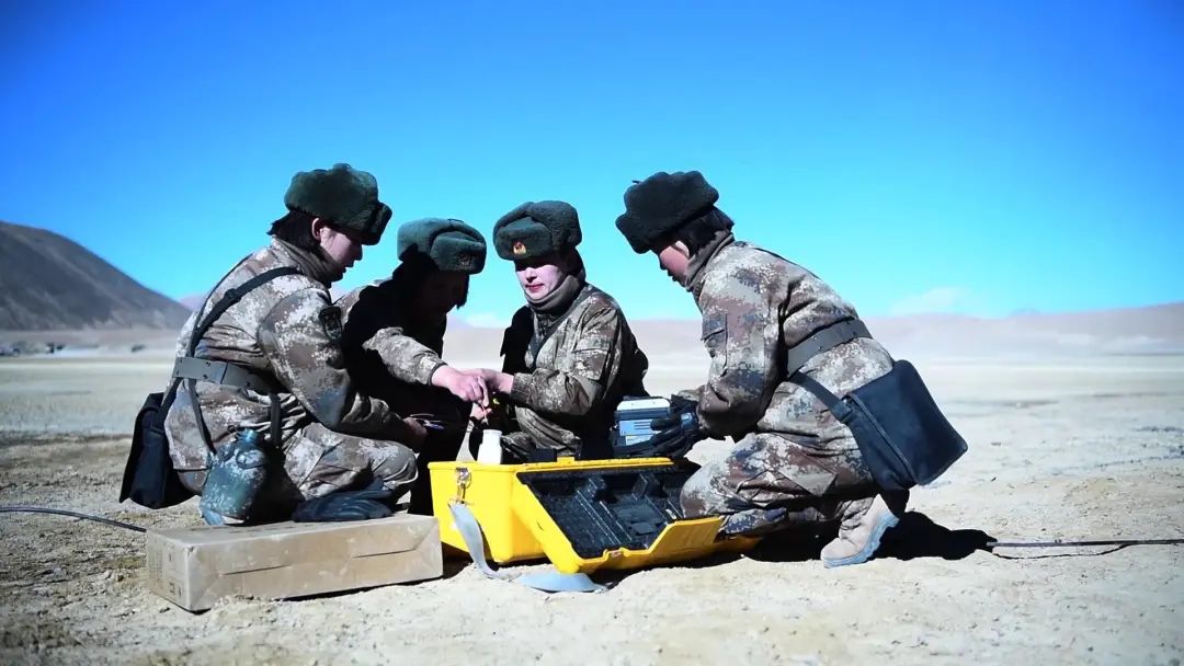 视频丨海拔5300米高原女兵巡线途中过集体生日