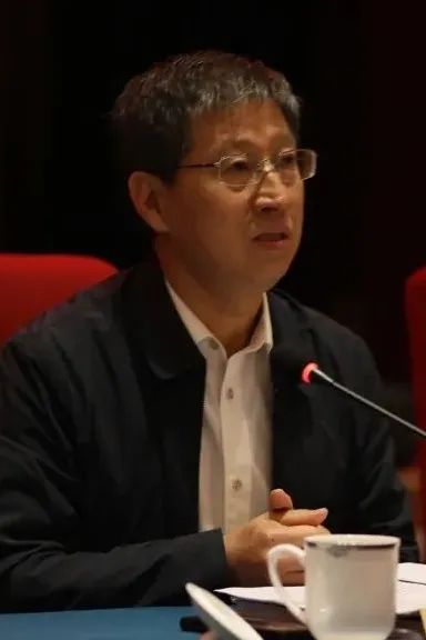 郭进卫指出,要建设法治政府,增强责任感与使命感;加