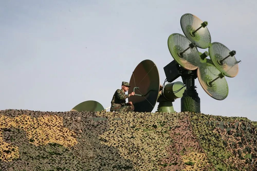 无人机侦察,小股敌特侵扰,穿越沾染区域……火箭军某部对抗演练实打实