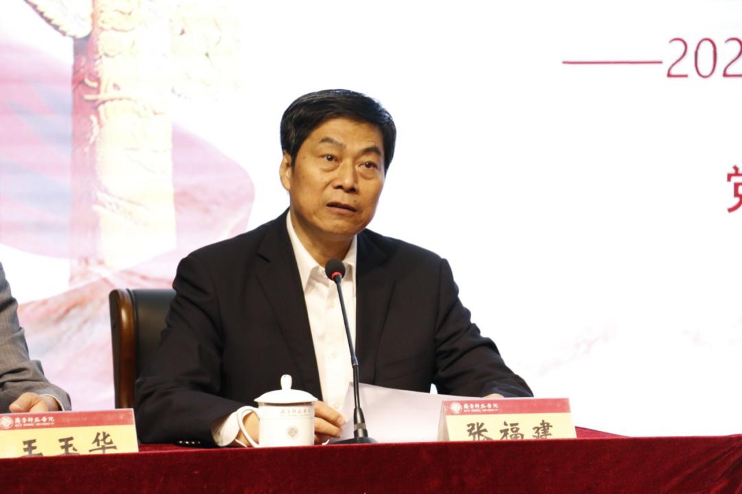 党委书记王玉华登"国是讲坛"  讲新生"思政教育"第一课
