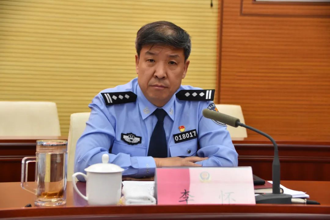 市公安局交通巡逻警察支队党委书记,支队长李怀表示,交巡警支队党委将
