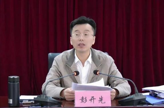 县长谭伯乐,县人大常委会主任刘万勇及黄剑魁,夏淼珍,熊振强,凌敏杰等