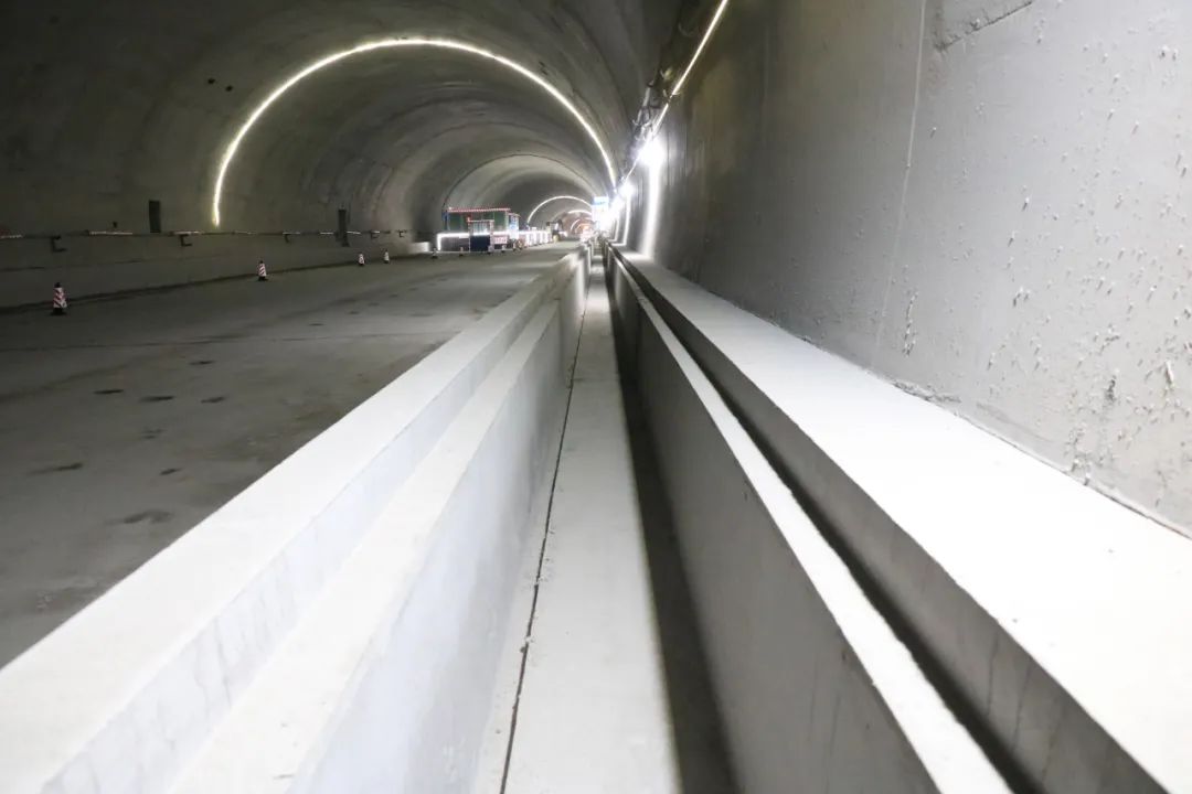广东省在建最长公路隧道右线顺利贯通,韶新高速公路完成重大节点