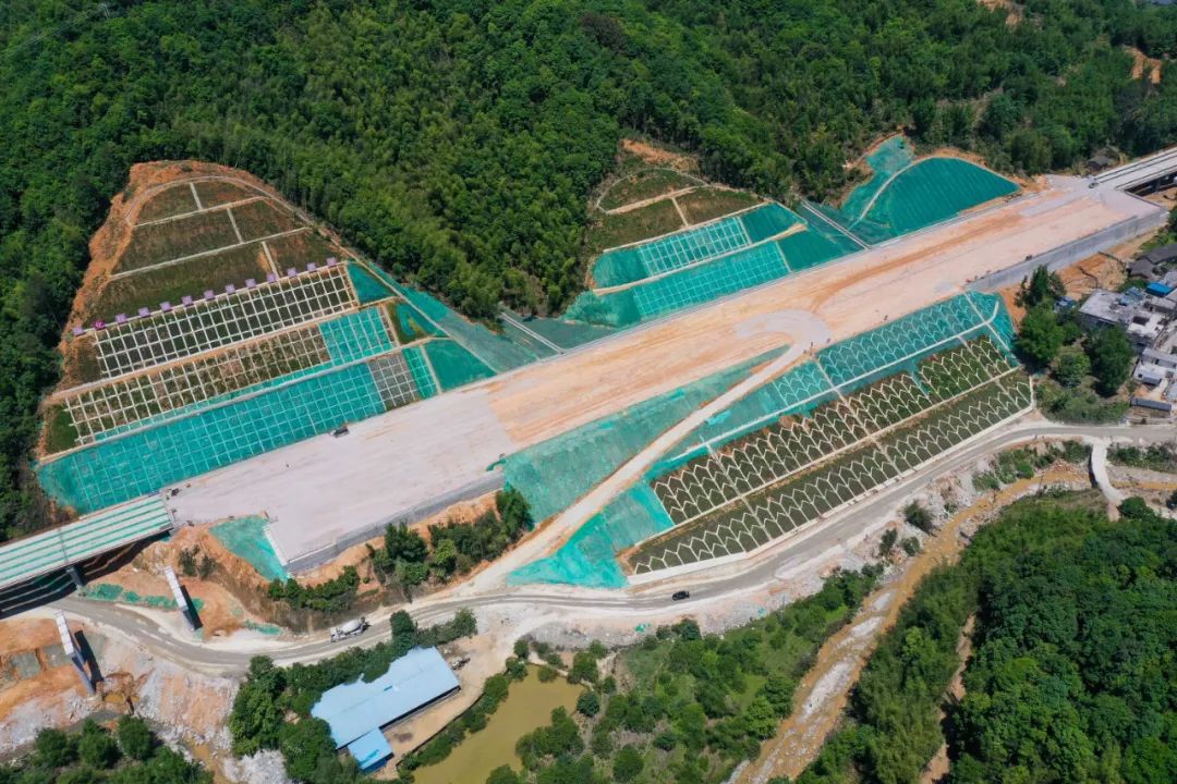 广东省在建最长公路隧道右线顺利贯通,韶新高速公路完成重大节点